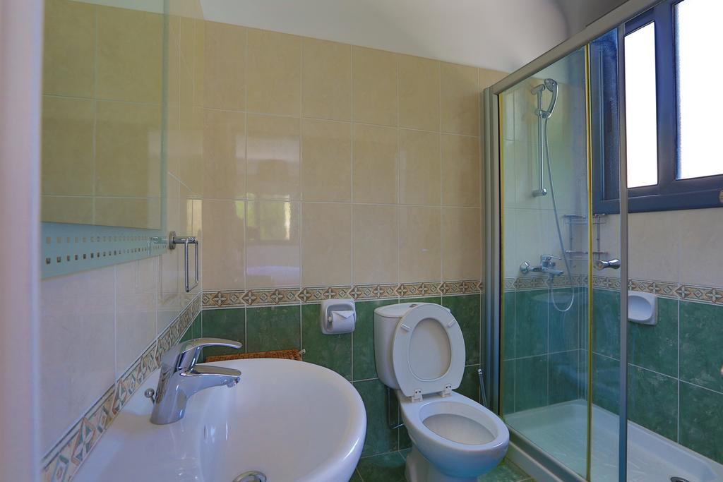 Villa Infinite Blu Paphos Exteriör bild