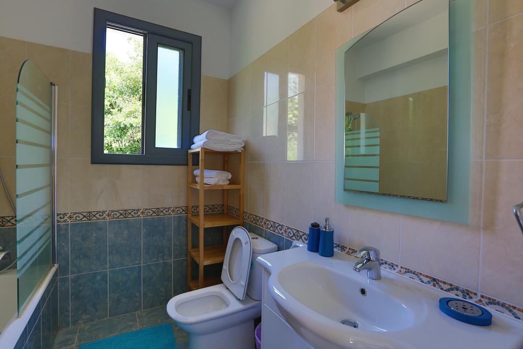 Villa Infinite Blu Paphos Exteriör bild